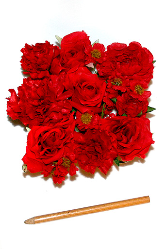 Цветок декор. 201/20 набор из 12 цветов: розы/гвоздики/маргаритки красные
